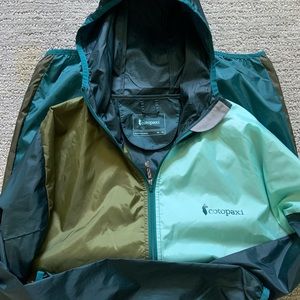 Cotopaxi Gear for Good packable windbreaker “Teca”